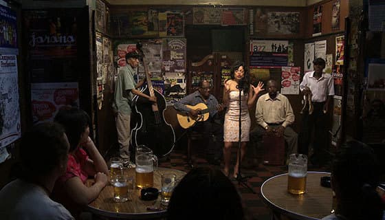 나는 아직 살아있다 포스터